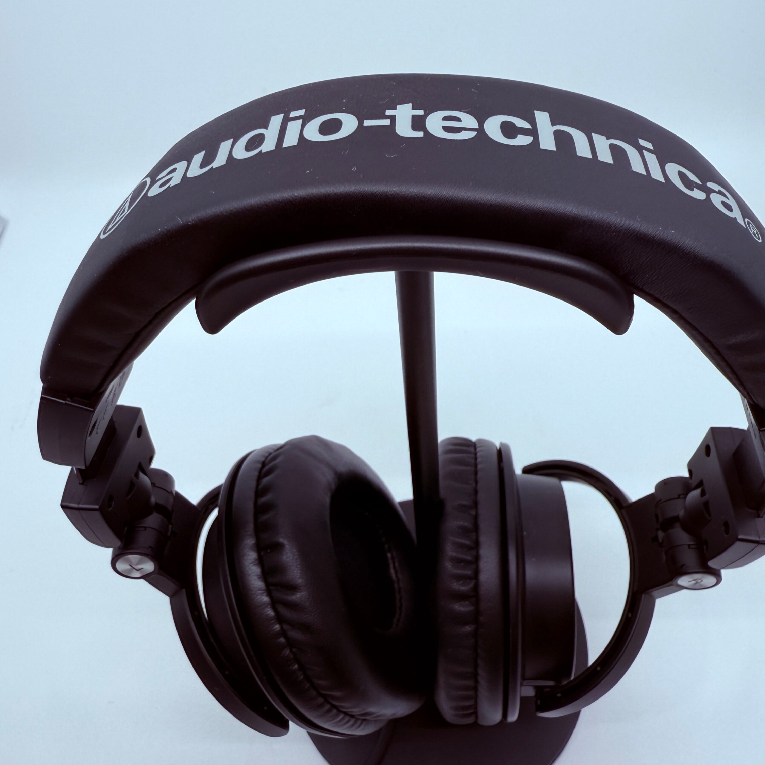 ATH-M50x 헤드폰 이어컵 확대 사진 디테일